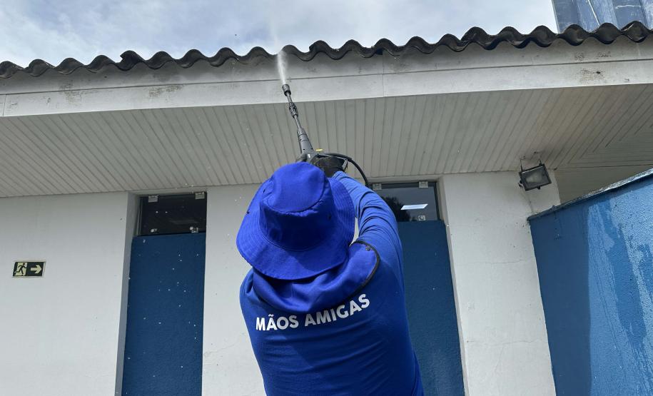 Estado amplia alcance do Mãos Amigas com entrega de 18 vans para manutenção de escolas