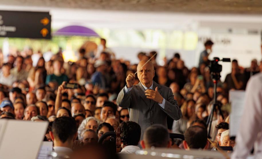 Recorde de público: mais de 3 mil pessoas acompanham concerto da série “Mostly Mozart 2 ” da Orquestra Sinfônica do Paraná no MON