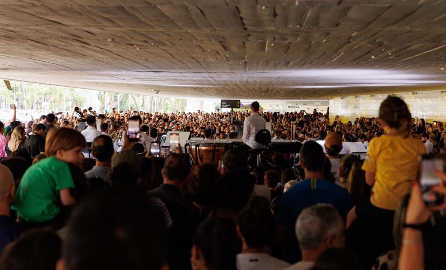 Recorde de público: mais de 3 mil pessoas acompanham concerto da série “Mostly Mozart 2 ” da Orquestra Sinfônica do Paraná no MON