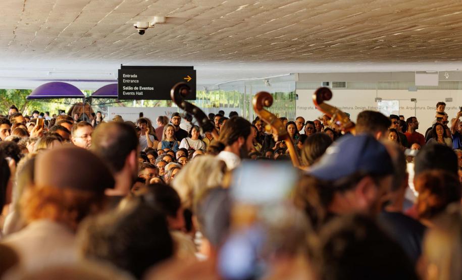 Recorde de público: mais de 3 mil pessoas acompanham concerto da série “Mostly Mozart 2 ” da Orquestra Sinfônica do Paraná no MON