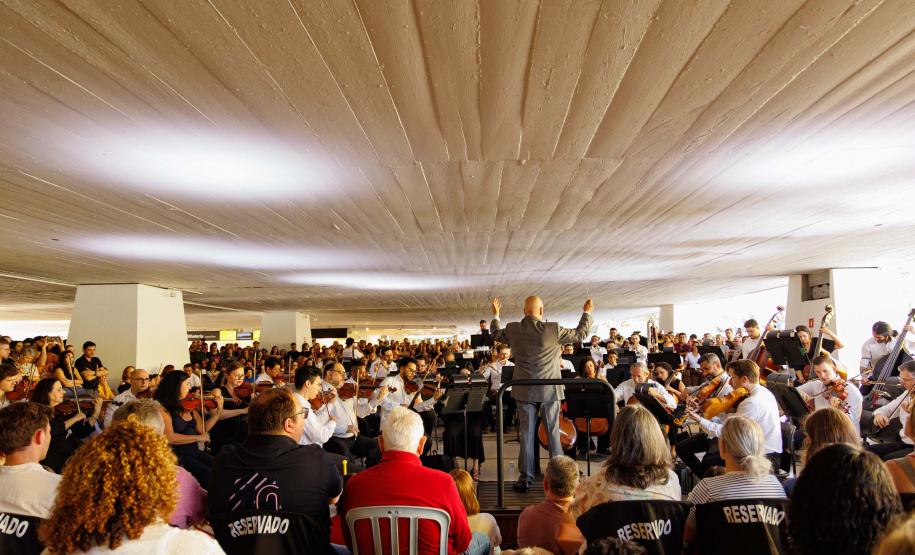 Recorde de público: mais de 3 mil pessoas acompanham concerto da série “Mostly Mozart 2 ” da Orquestra Sinfônica do Paraná no MON