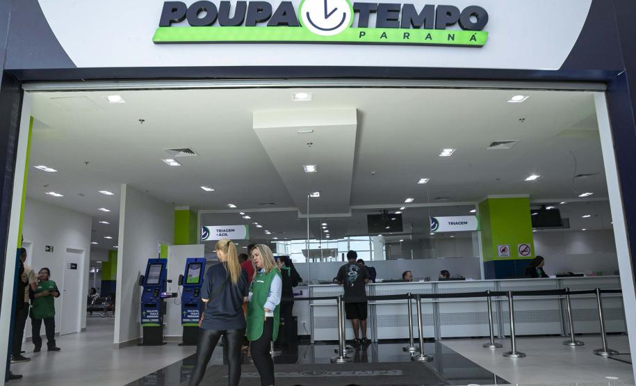 Tudo no mesmo local: Poupatempo Paraná ultrapassa 1,1 milhão de atendimentos
