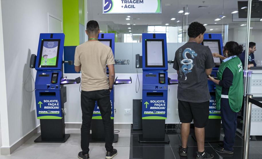 Tudo no mesmo local: Poupatempo Paraná ultrapassa 1,1 milhão de atendimentos