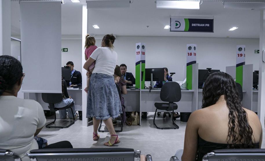 Tudo no mesmo local: Poupatempo Paraná ultrapassa 1,1 milhão de atendimentos