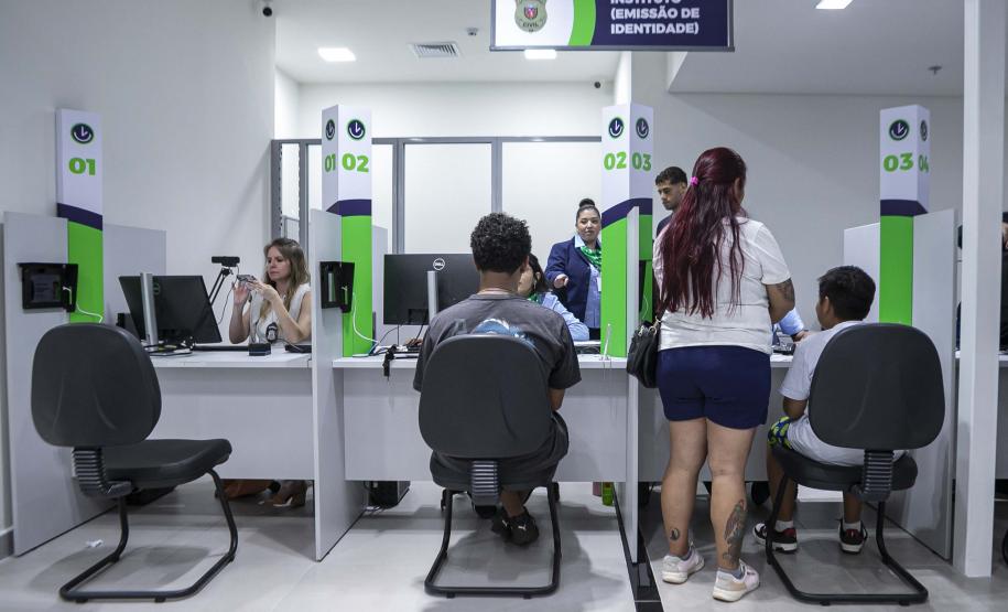 Tudo no mesmo local: Poupatempo Paraná ultrapassa 1,1 milhão de atendimentos