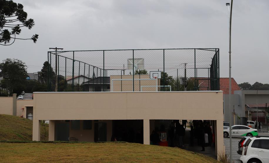 Com recursos do Estado, 208 famílias recebem apartamentos em residencial em Curitiba