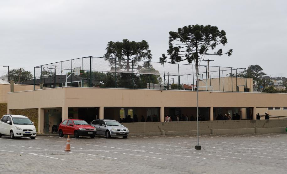 Com recursos do Estado, 208 famílias recebem apartamentos em residencial em Curitiba