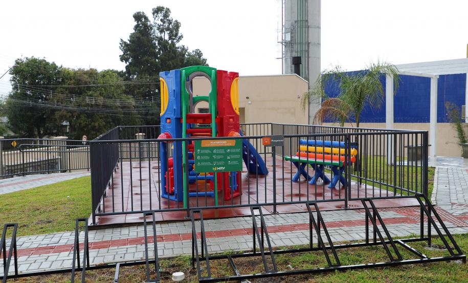 Com recursos do Estado, 208 famílias recebem apartamentos em residencial em Curitiba