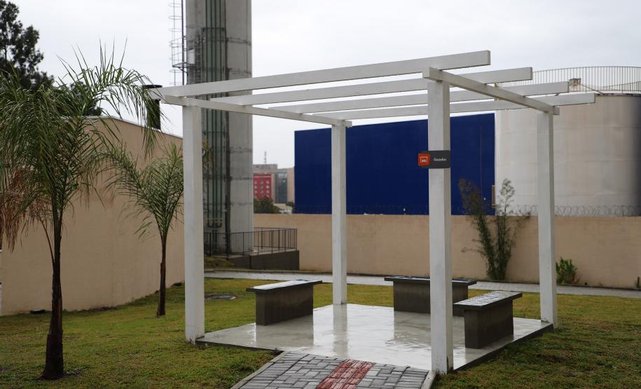 Com recursos do Estado, 208 famílias recebem apartamentos em residencial em Curitiba
