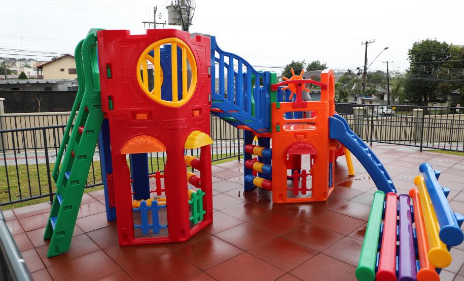 Com recursos do Estado, 208 famílias recebem apartamentos em residencial em Curitiba