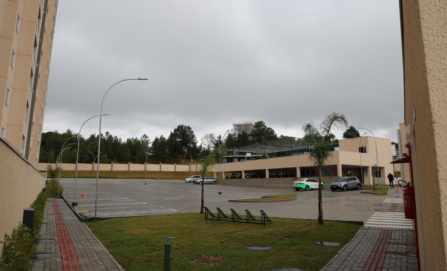 Com recursos do Estado, 208 famílias recebem apartamentos em residencial em Curitiba