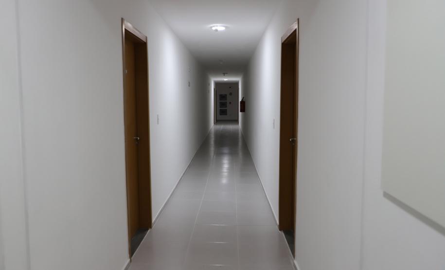 Com recursos do Estado, 208 famílias recebem apartamentos em residencial em Curitiba