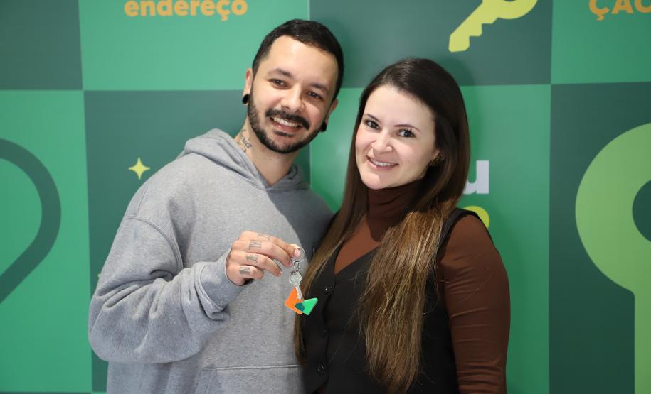 Com recursos do Estado, 208 famílias recebem apartamentos em residencial em Curitiba