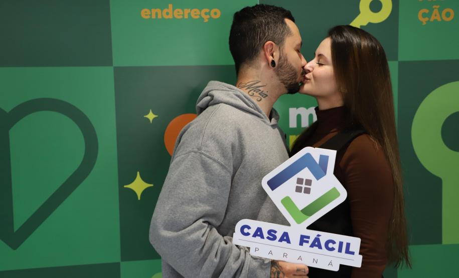 Com recursos do Estado, 208 famílias recebem apartamentos em residencial em Curitiba