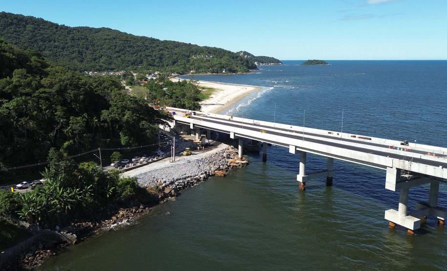 Ponte de Guaratuba já está 100% pavimentada e começa a ganhar iluminação final