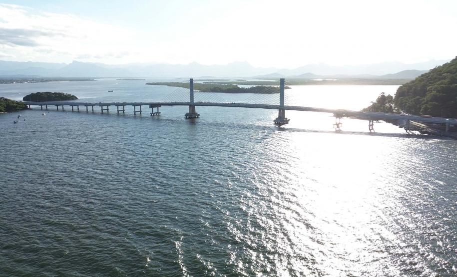 Ponte de Guaratuba já está 100% pavimentada e começa a ganhar iluminação final