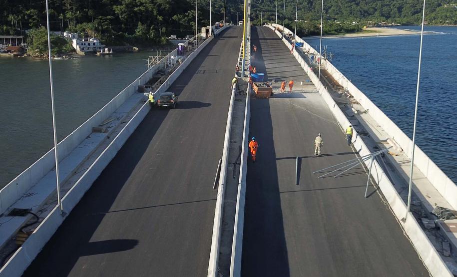Ponte de Guaratuba já está 100% pavimentada e começa a ganhar iluminação final
