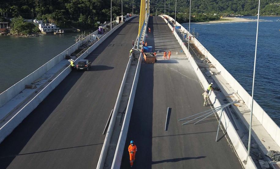 Ponte de Guaratuba já está 100% pavimentada e começa a ganhar iluminação final