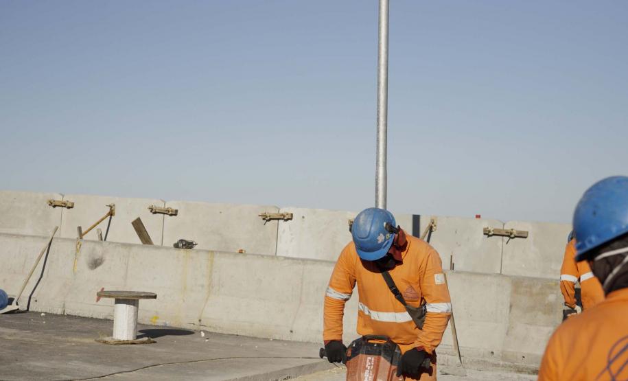 Ponte de Guaratuba já está 100% pavimentada e começa a ganhar iluminação final