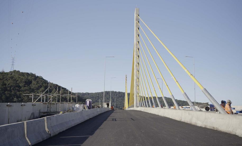 Ponte de Guaratuba já está 100% pavimentada e começa a ganhar iluminação final