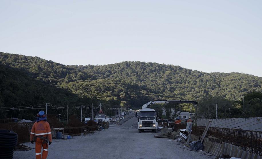 Ponte de Guaratuba já está 100% pavimentada e começa a ganhar iluminação final