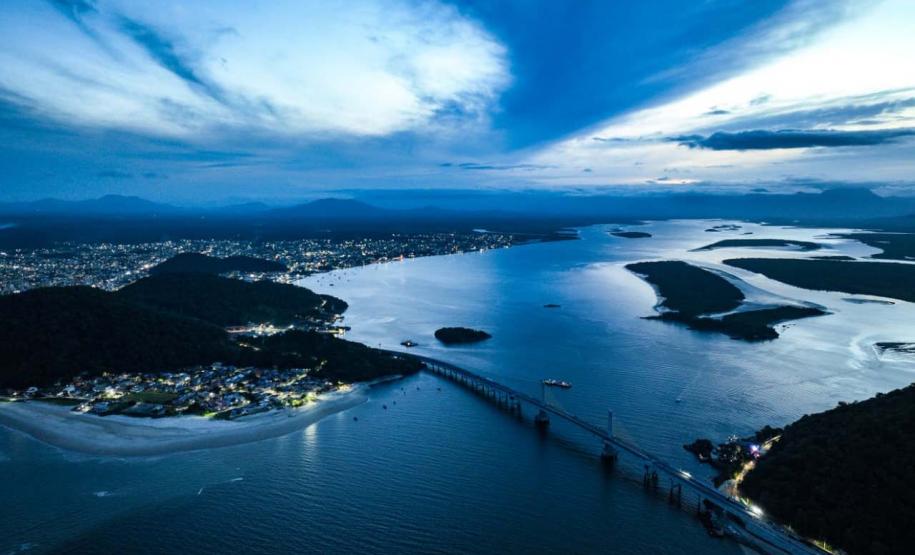 Ponte de Guaratuba: a duas semanas da inauguração, obras reúnem quase 500 funcionários