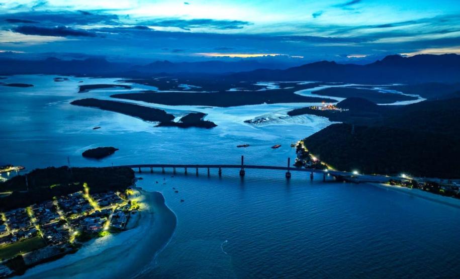 Ponte de Guaratuba: a duas semanas da inauguração, obras reúnem quase 500 funcionários