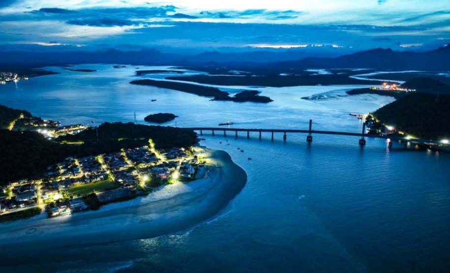 Ponte de Guaratuba: a duas semanas da inauguração, obras reúnem quase 500 funcionários