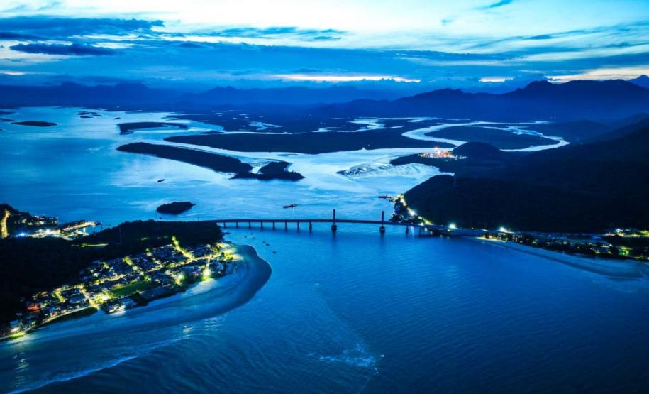 Ponte de Guaratuba: a duas semanas da inauguração, obras reúnem quase 500 funcionários