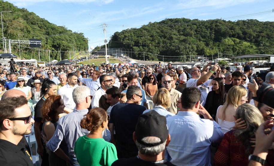 “Perseverança venceu o impossível”, diz Ratinho Junior na inauguração da Ponte de Guaratuba
