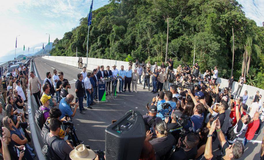 “Perseverança venceu o impossível”, diz Ratinho Junior na inauguração da Ponte de Guaratuba