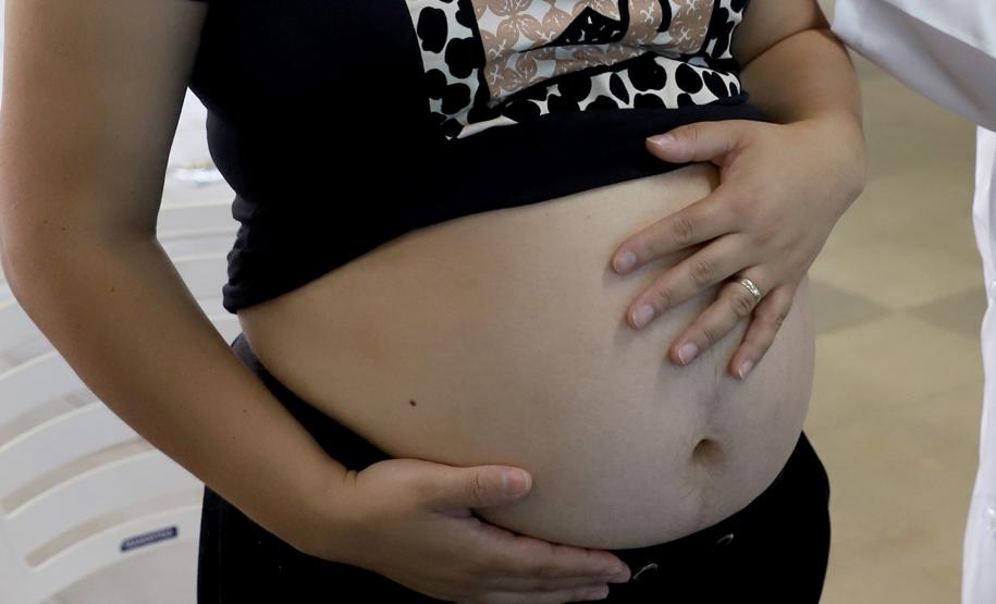 Após incorporar vacina para gestantes, Paraná registra queda de 83,5% nos internamentos de bebês