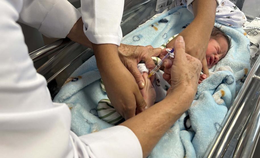 Após incorporar vacina para gestantes, Paraná registra queda de 83,5% nos internamentos de bebês