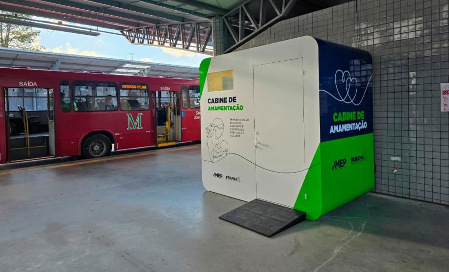 Paraná instala cabine de amamentação em terminal metropolitano e amplia conforto das mães
