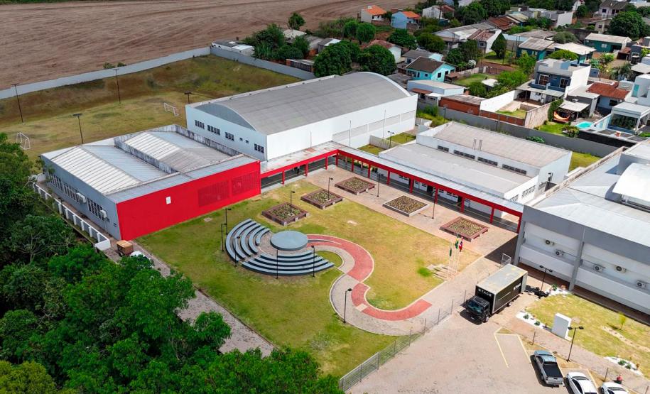 Estado entrega 28 novas escolas e tem outras 16 em construção; investimento ultrapassa R$ 2 bilhões