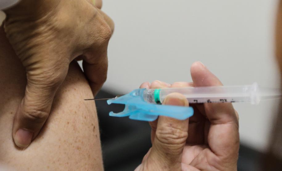 Vacinação contra a gripe no Paraná será aberta para público em geral a partir de segunda