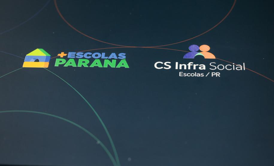 O governador Carlos Massa Ratinho Junior e o secretário da Educação, Roni Miranda, assinam nesta quarta-feira (24), o contrato do programa Mais Escolas Paraná