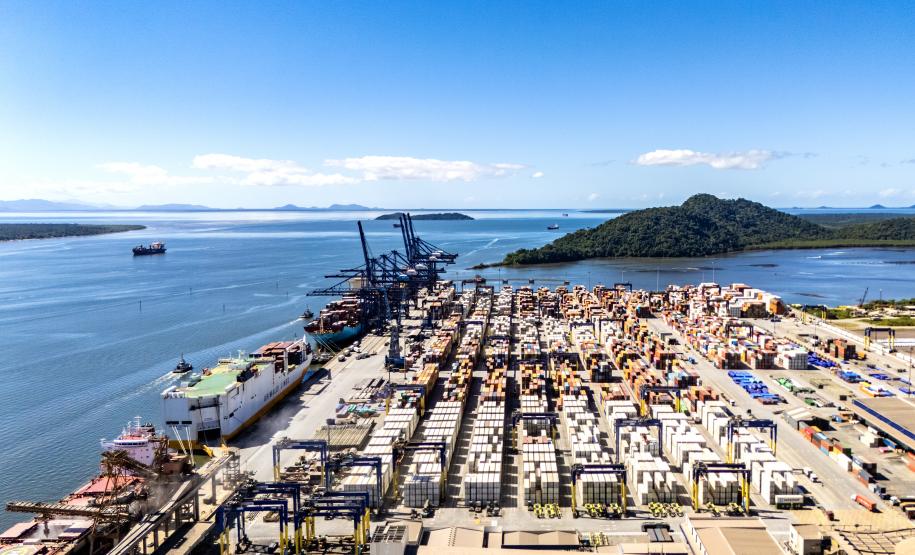Portos do Paraná impulsiona exportação de frango e acelera transição energética no complexo