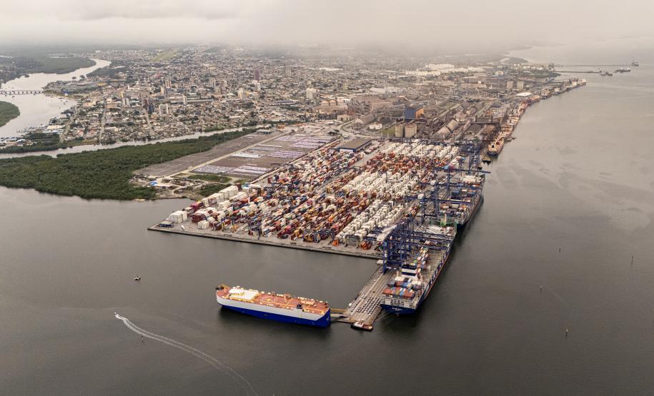 Porto de Paranaguá assume vice-liderança nacional na movimentação de veículos