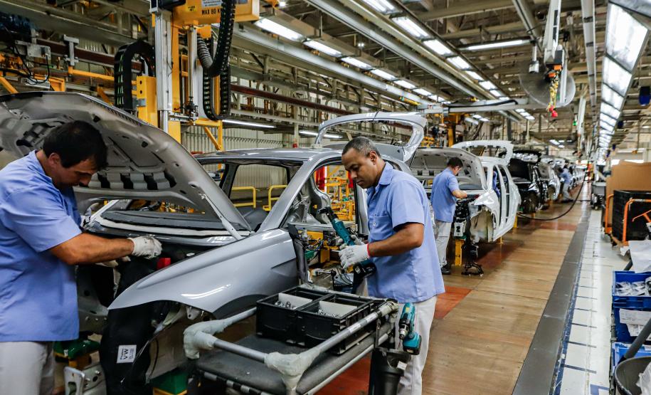 Atividade econômica acelera e Paraná cresce o dobro da média nacional em abril
