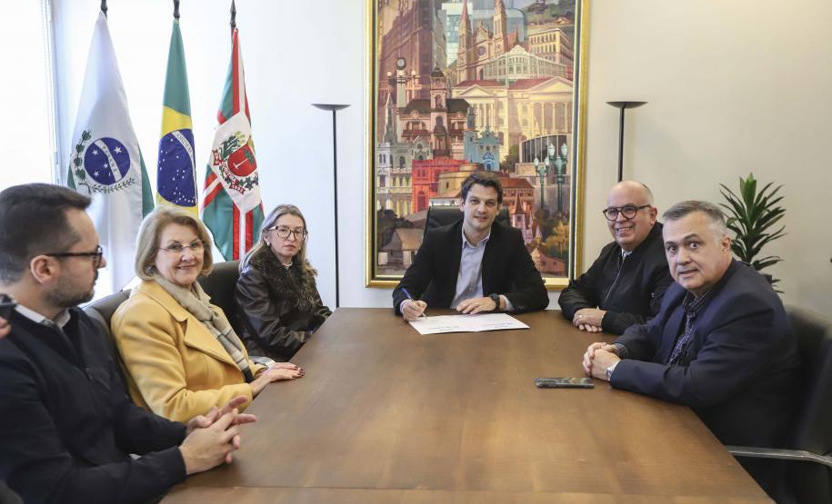 Governo do Estado assina convênio para construção do novo Hospital Bairro Novo, em Curitiba