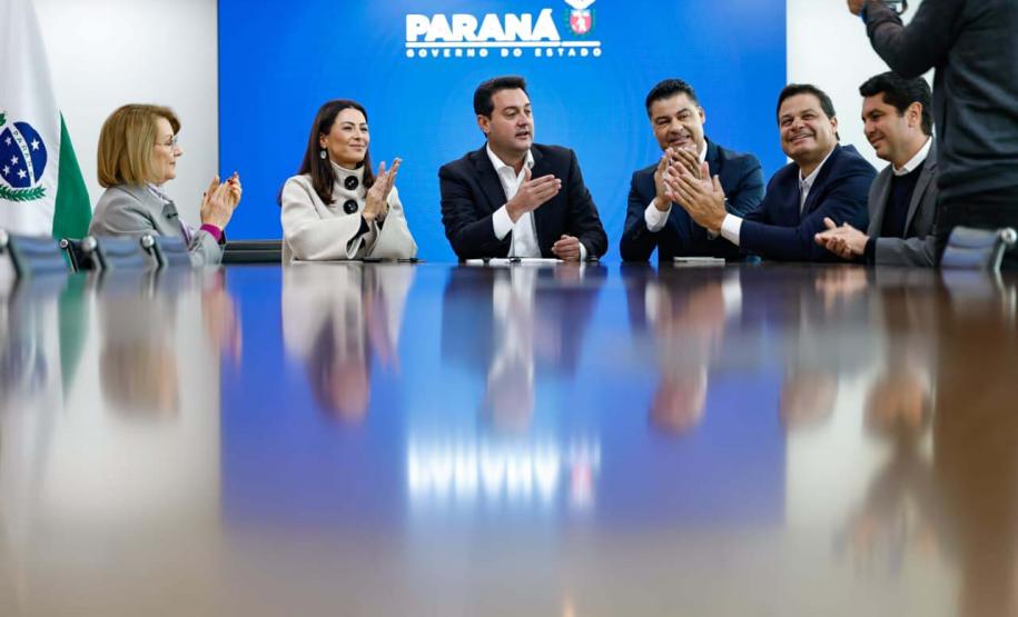 Ratinho Junior anuncia repasse de mais R$ 50 milhões para pavimentação em Ponta Grossa