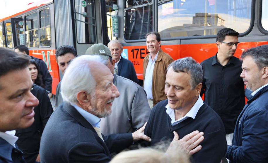 23 metros e quase 200 lugares: Paraná ganha primeiros ônibus superarticulados