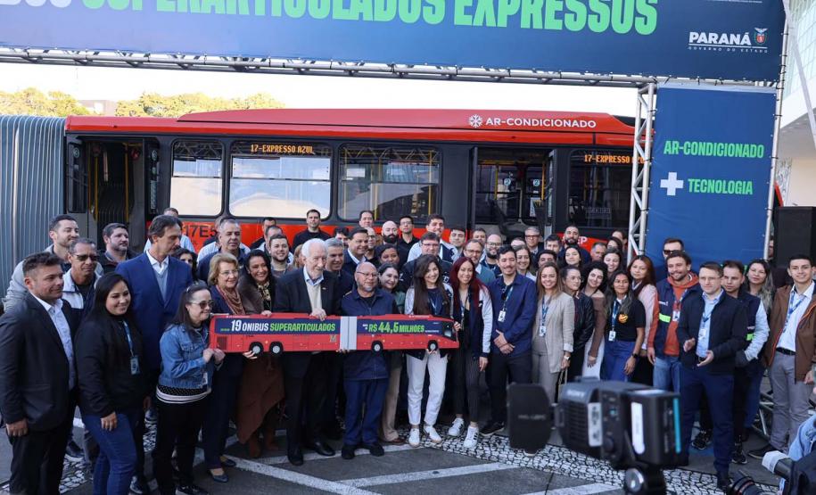 23 metros e quase 200 lugares: Paraná ganha primeiros ônibus superarticulados