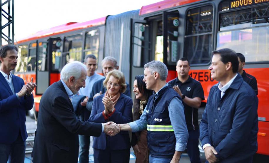 23 metros e quase 200 lugares: Paraná ganha primeiros ônibus superarticulados