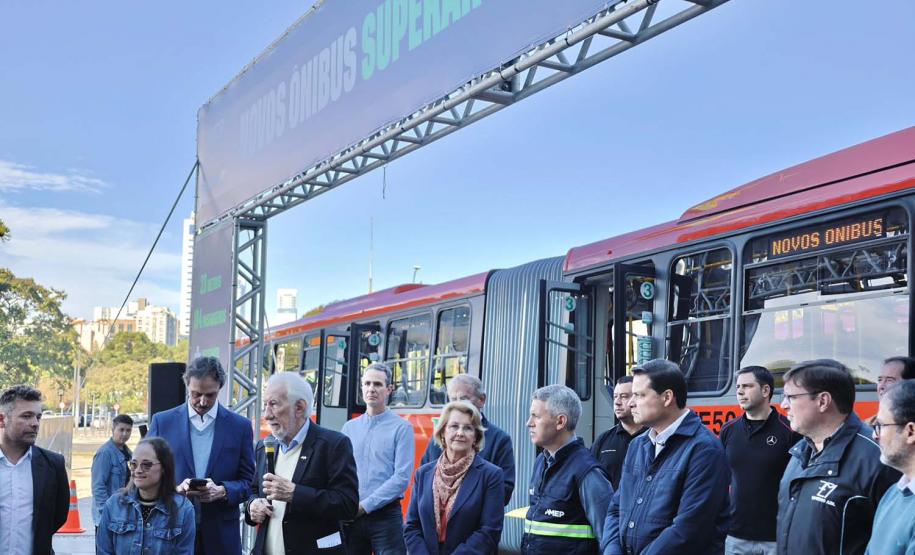 23 metros e quase 200 lugares: Paraná ganha primeiros ônibus superarticulados