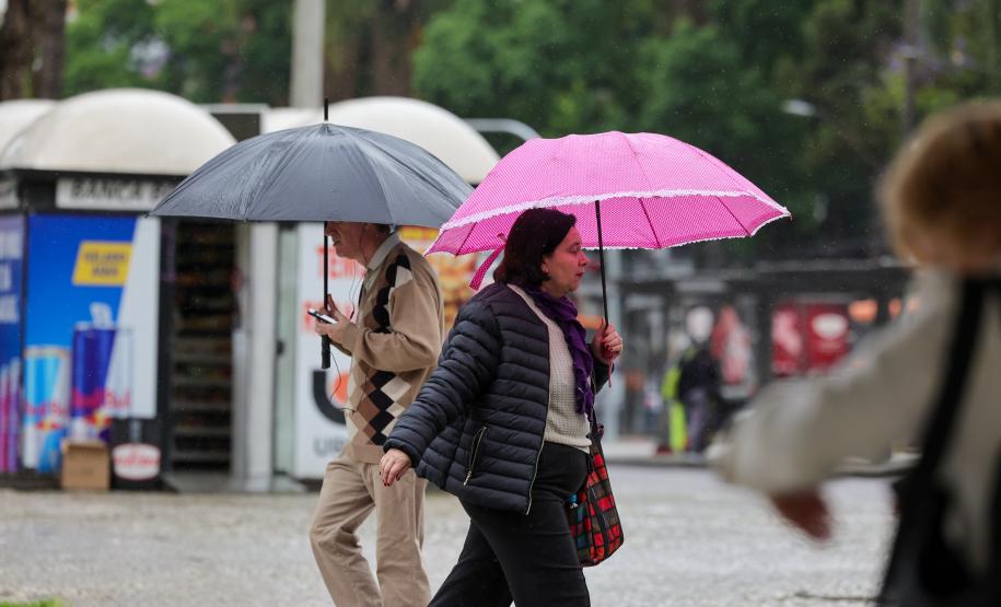 Tempestades se afastam do Paraná; chuvas mais intensas são prevista a partir de quinta