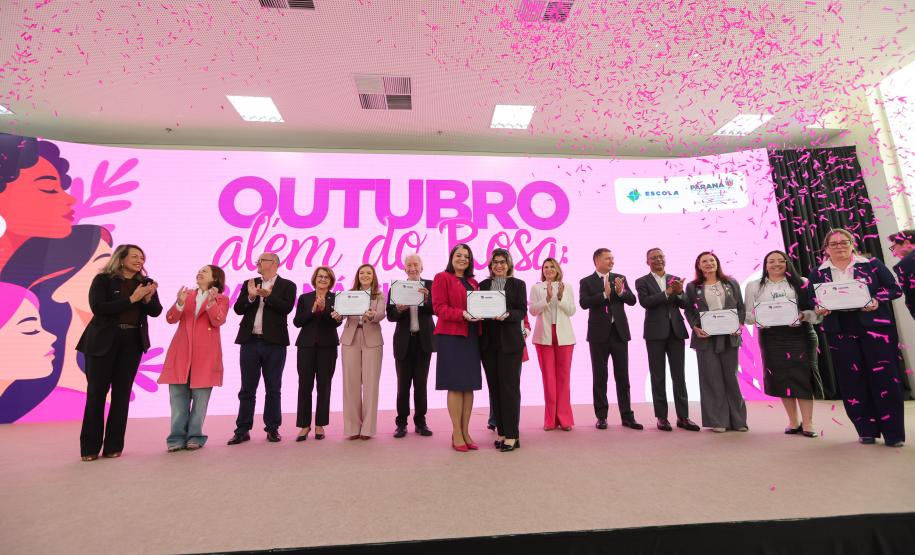 O governador Darci Piana participa nesta quarta-feira (28) do Lançamento do projeto "Paraná Cuida Delas" da Secretaria de Estado da Mulher, Igualdade Racial e Pessoa Idosa do Paraná.