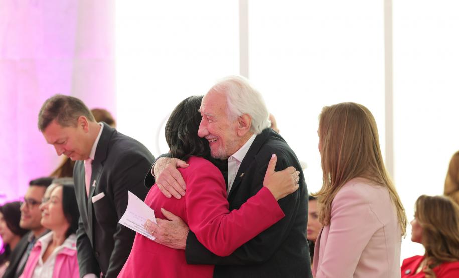 O governador Darci Piana participa nesta quarta-feira (28) do Lançamento do projeto "Paraná Cuida Delas" da Secretaria de Estado da Mulher, Igualdade Racial e Pessoa Idosa do Paraná.