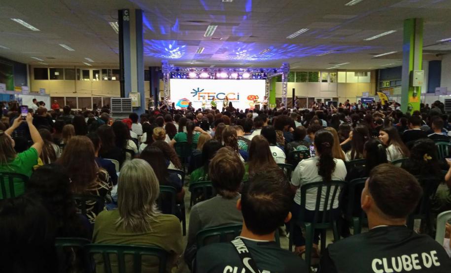 Feira reunirá milhares de estudantes em um grande encontro de ciência em Curitiba